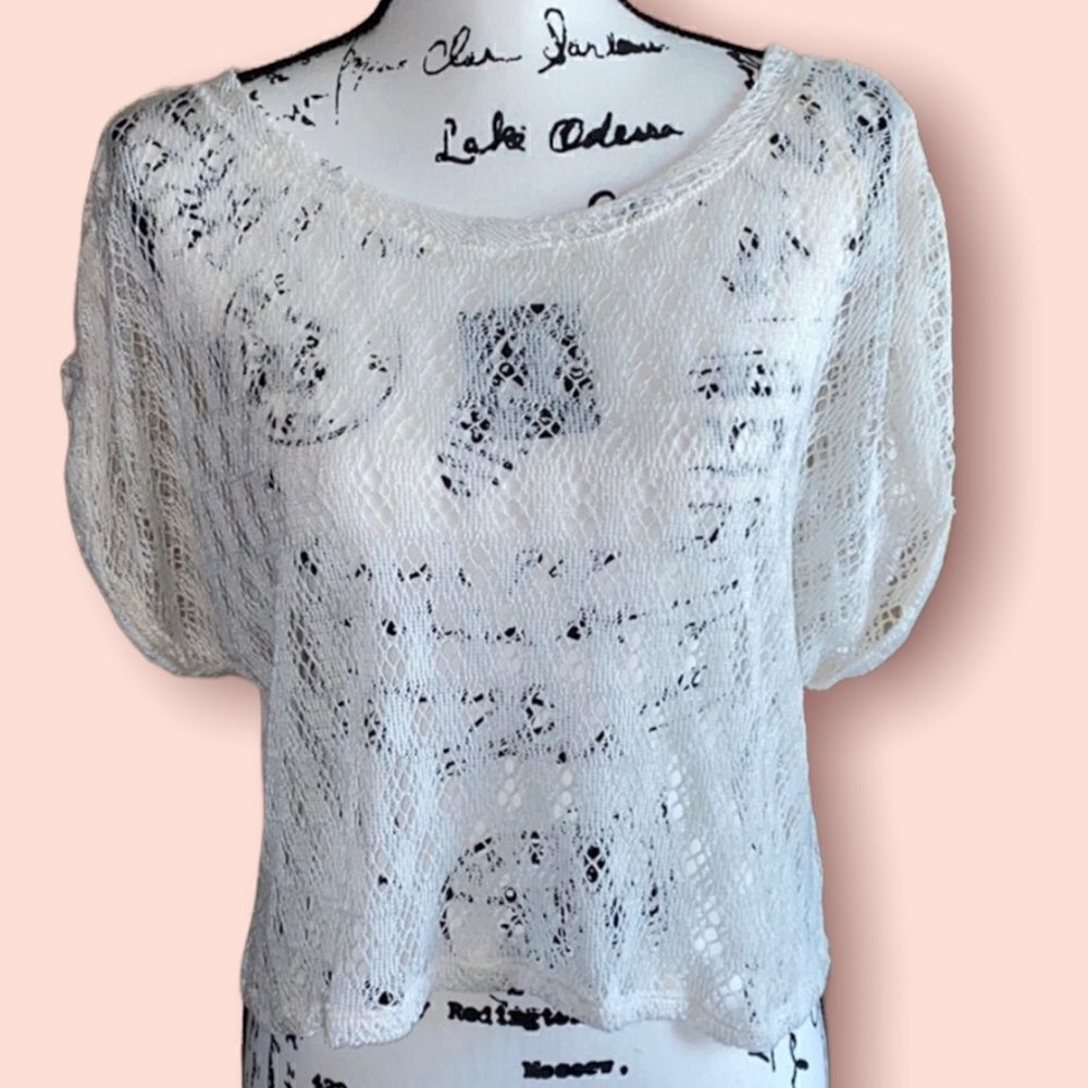 Eyeshadow Lace Crop Top NWT Size M
